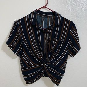 FOREVER 21 BUTTONED CROP